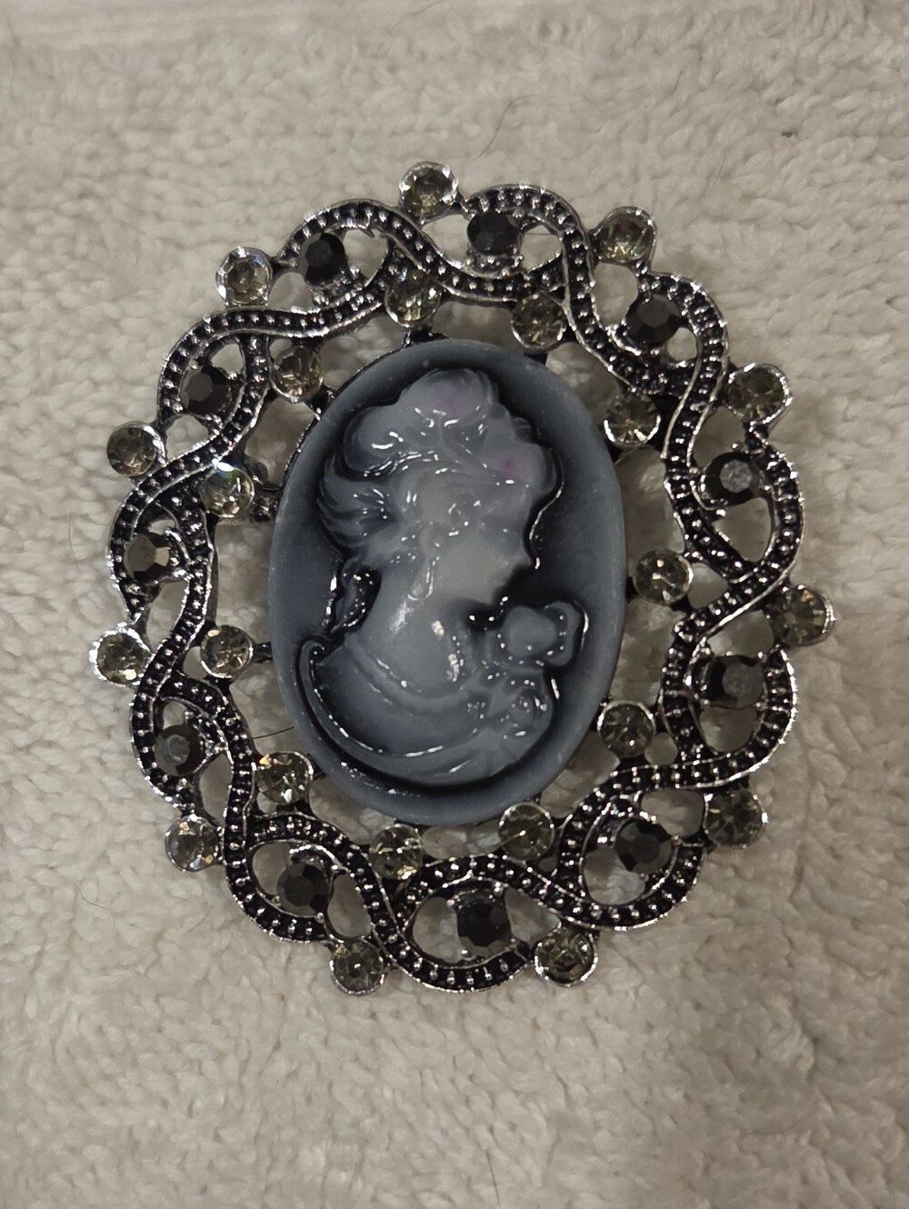 CAMEO BROOCH